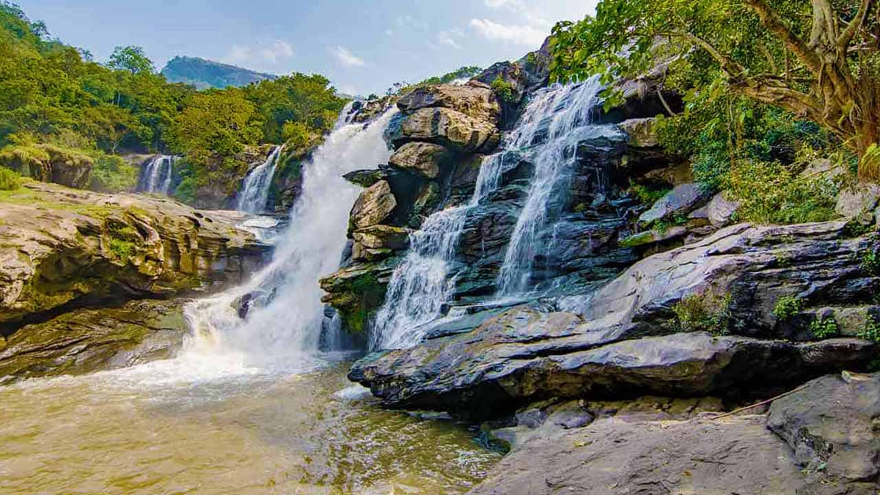 Nyayamakad-Waterfall-Munnar